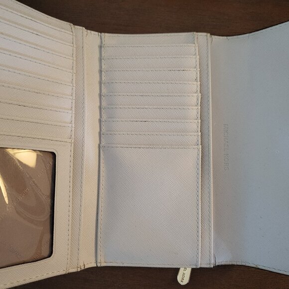 Michael Kors Jet Set White Tote and Wallet Set - Picture 6 of 11